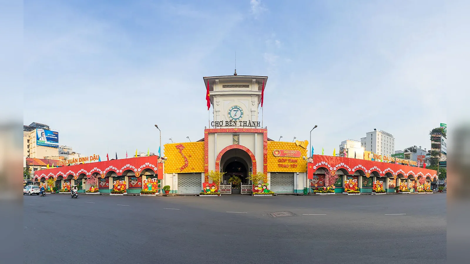 Wide exterior view of Ben Thanh Market and its clock tower